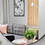 Διαμέρισμα Designer Urban Retreat, Near Old Town, Wifi 100mbs, Smart Tv *