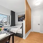 Апартаменти Designer Urban Retreat, Near Old Town, Wifi 100mbs, Smart Tv