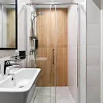 Апартаменти Designer Urban Retreat, Near Old Town, Wifi 100mbs, Smart Tv *