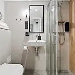 Designer Urban Retreat, Near Old Town, Wifi 100mbs, Smart Tv
