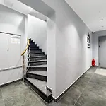 Designer Urban Retreat, Near Old Town, Wifi 100mbs, Smart Tv Апартаменти
