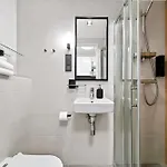 Designer Urban Retreat, Near Old Town, Wifi 100mbs, Smart Tv Апартаменти Таллінн