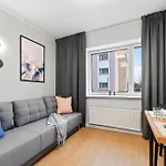 Designer Urban Retreat, Near Old Town, Wifi 100mbs, Smart Tv