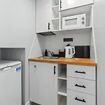 Designer Urban Retreat, Near Old Town, Wifi 100mbs, Smart Tv Апартаменти