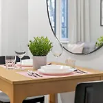 Διαμέρισμα Designer Urban Retreat, Near Old Town, Wifi 100mbs, Smart Tv