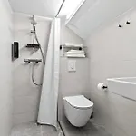 Designer Urban Retreat, Near Old Town, Wifi 100mbs, Smart Tv Διαμέρισμα *