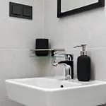 Designer Urban Retreat, Near Old Town, Wifi 100mbs, Smart Tv Апартаменти Таллінн