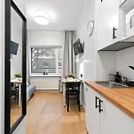 Апартаменти Designer Urban Retreat, Near Old Town, Wifi 100mbs, Smart Tv Таллінн