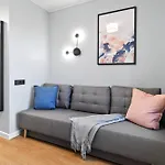 Designer Urban Retreat, Near Old Town, Wifi 100mbs, Smart Tv Διαμέρισμα *