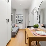 Designer Urban Retreat, Near Old Town, Wifi 100mbs, Smart Tv Апартаменти Таллінн
