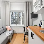 Designer Urban Retreat, Near Old Town, Wifi 100mbs, Smart Tv Апартаменти Таллінн