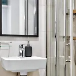 Διαμέρισμα Designer Urban Retreat, Near Old Town, Wifi 100mbs, Smart Tv