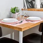 Designer Urban Retreat, Near Old Town, Wifi 100mbs, Smart Tv Таллінн