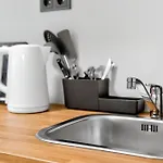Designer Urban Retreat, Near Old Town, Wifi 100mbs, Smart Tv Διαμέρισμα *