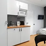 Designer Urban Retreat, Near Old Town, Wifi 100mbs, Smart Tv Апартаменти *