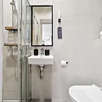 Designer Urban Retreat, Near Old Town, Wifi 100mbs, Smart Tv Апартаменти Таллінн