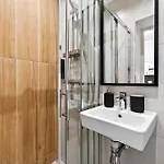 Апартаменти Designer Urban Retreat, Near Old Town, Wifi 100mbs, Smart Tv Таллінн
