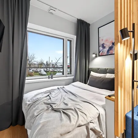 Designer Urban Retreat, Near Old Town, Wifi 100mbs, Smart Tv Reval