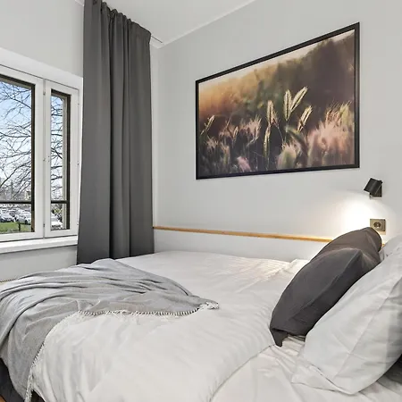 Designer Urban Retreat, Near Old Town, Wifi 100mbs, Smart Tv *