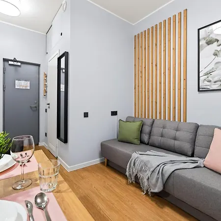 Korter Designer Urban Retreat, Near Old Town, Wifi 100mbs, Smart Tv