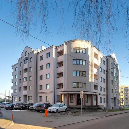 Designer Urban Retreat, Near Old Town, Wifi 100mbs, Smart Tv Reval