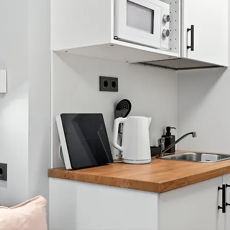 Korter Designer Urban Retreat, Near Old Town, Wifi 100mbs, Smart Tv *