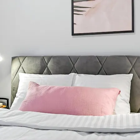 Korter Designer Urban Retreat, Near Old Town, Wifi 100mbs, Smart Tv