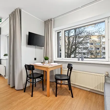 Designer Urban Retreat, Near Old Town, Wifi 100mbs, Smart Tv Reval