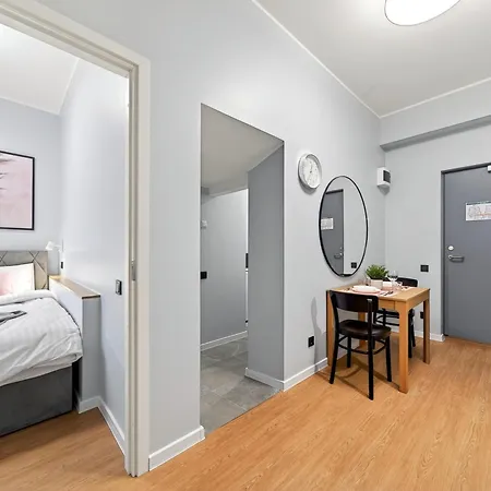 Designer Urban Retreat, Near Old Town, Wifi 100mbs, Smart Tv Reval