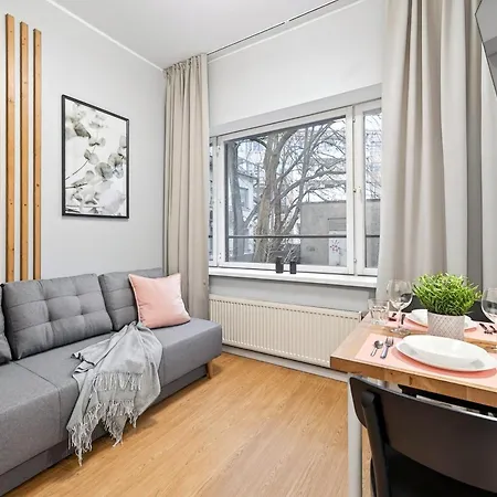 Korter Designer Urban Retreat, Near Old Town, Wifi 100mbs, Smart Tv *