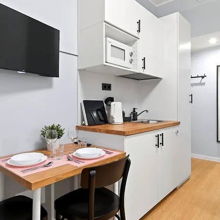 Designer Urban Retreat, Near Old Town, Wifi 100mbs, Smart Tv Appartamento *
