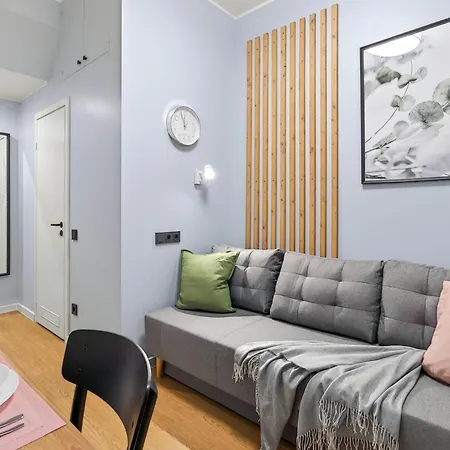 Korter Designer Urban Retreat, Near Old Town, Wifi 100mbs, Smart Tv *