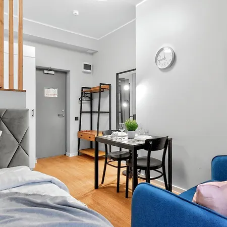 Designer Urban Retreat, Near Old Town, Wifi 100mbs, Smart Tv Reval