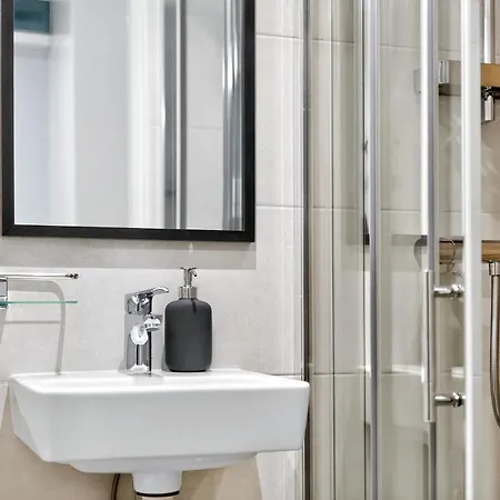 Appartamento Designer Urban Retreat, Near Old Town, Wifi 100mbs, Smart Tv