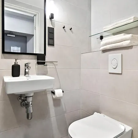 Designer Urban Retreat, Near Old Town, Wifi 100mbs, Smart Tv Appartamento Reval