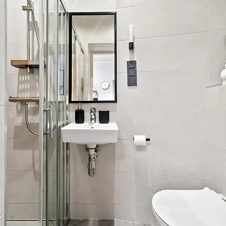 Designer Urban Retreat, Near Old Town, Wifi 100mbs, Smart Tv Daire Tallinn