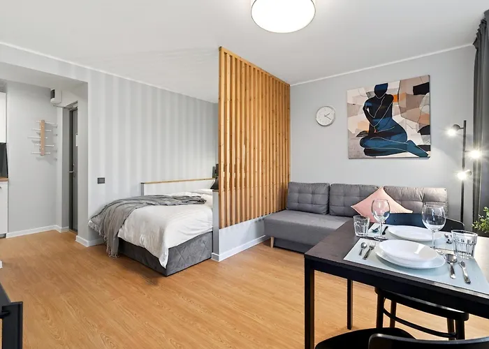 Designer Urban Retreat, Near Old Town, Wifi 100mbs, Smart Tv Апартаменты *