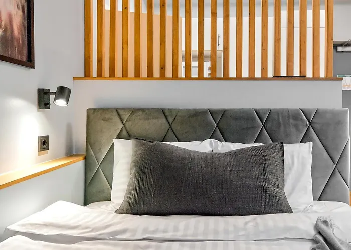 Апартаменты Designer Urban Retreat, Near Old Town, Wifi 100mbs, Smart Tv *