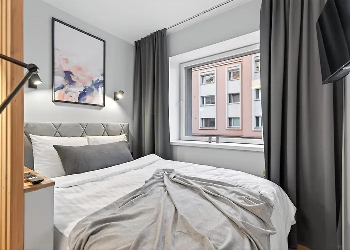 Апартаменты Designer Urban Retreat, Near Old Town, Wifi 100mbs, Smart Tv