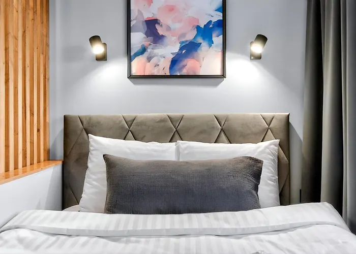 Апартаменты Designer Urban Retreat, Near Old Town, Wifi 100mbs, Smart Tv