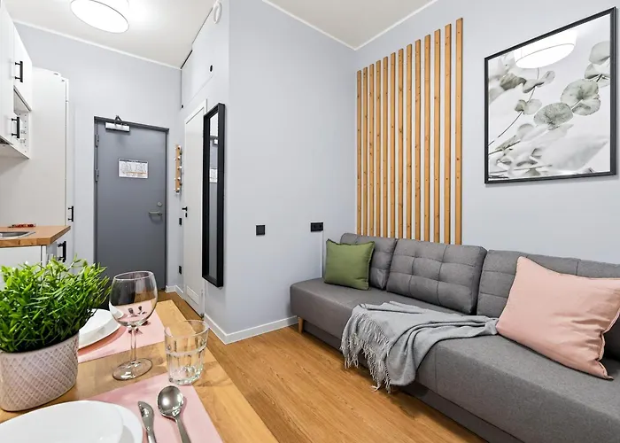 Апартаменты Designer Urban Retreat, Near Old Town, Wifi 100mbs, Smart Tv