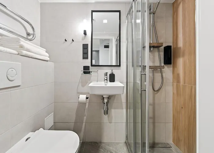 Designer Urban Retreat, Near Old Town, Wifi 100mbs, Smart Tv