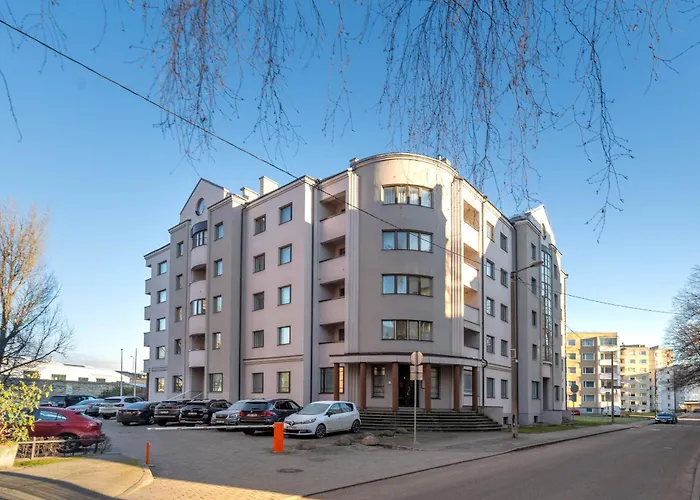 Designer Urban Retreat, Near Old Town, Wifi 100mbs, Smart Tv Reval