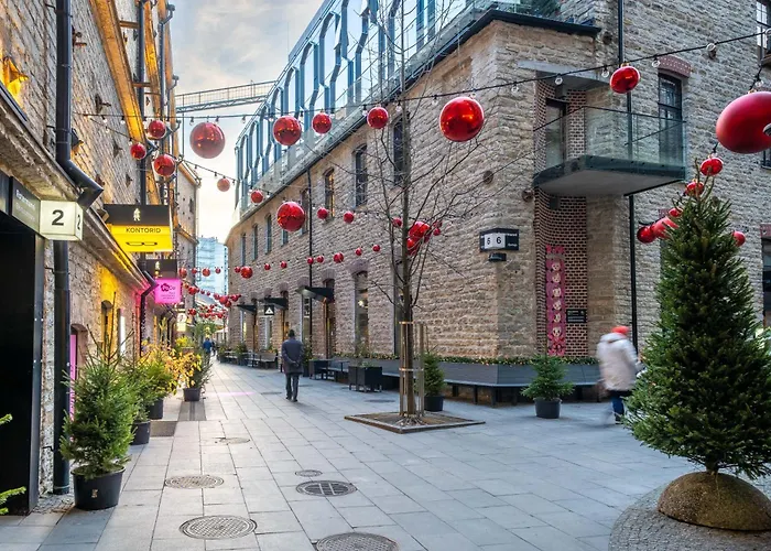 Designer Urban Retreat, Near Old Town, Wifi 100mbs, Smart Tv *