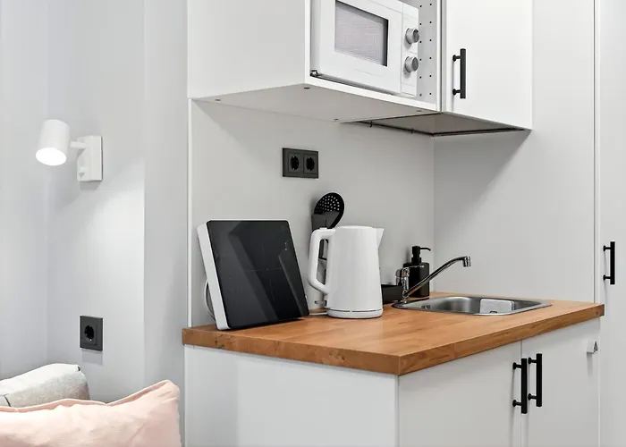 Апартаменты Designer Urban Retreat, Near Old Town, Wifi 100mbs, Smart Tv *