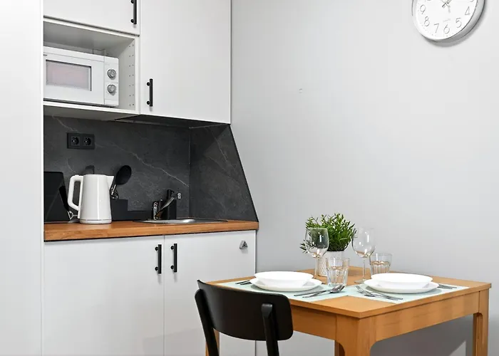 Designer Urban Retreat, Near Old Town, Wifi 100mbs, Smart Tv *