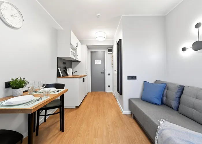 Апартаменты Designer Urban Retreat, Near Old Town, Wifi 100mbs, Smart Tv