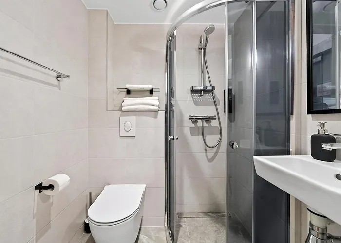 Designer Urban Retreat, Near Old Town, Wifi 100mbs, Smart Tv アパート *