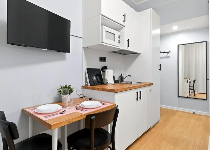 Designer Urban Retreat, Near Old Town, Wifi 100mbs, Smart Tv Апартаменты *