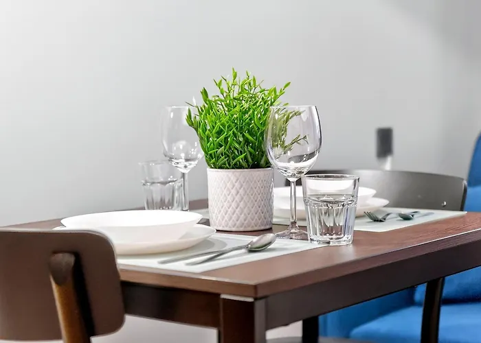 Апартаменты Designer Urban Retreat, Near Old Town, Wifi 100mbs, Smart Tv *